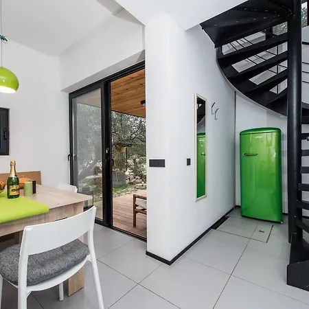 Villa Sun House With Rooftop Jacuzzi & Sea View - Happy Rentals