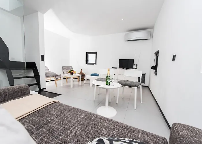 Sun House - Happy Dragove